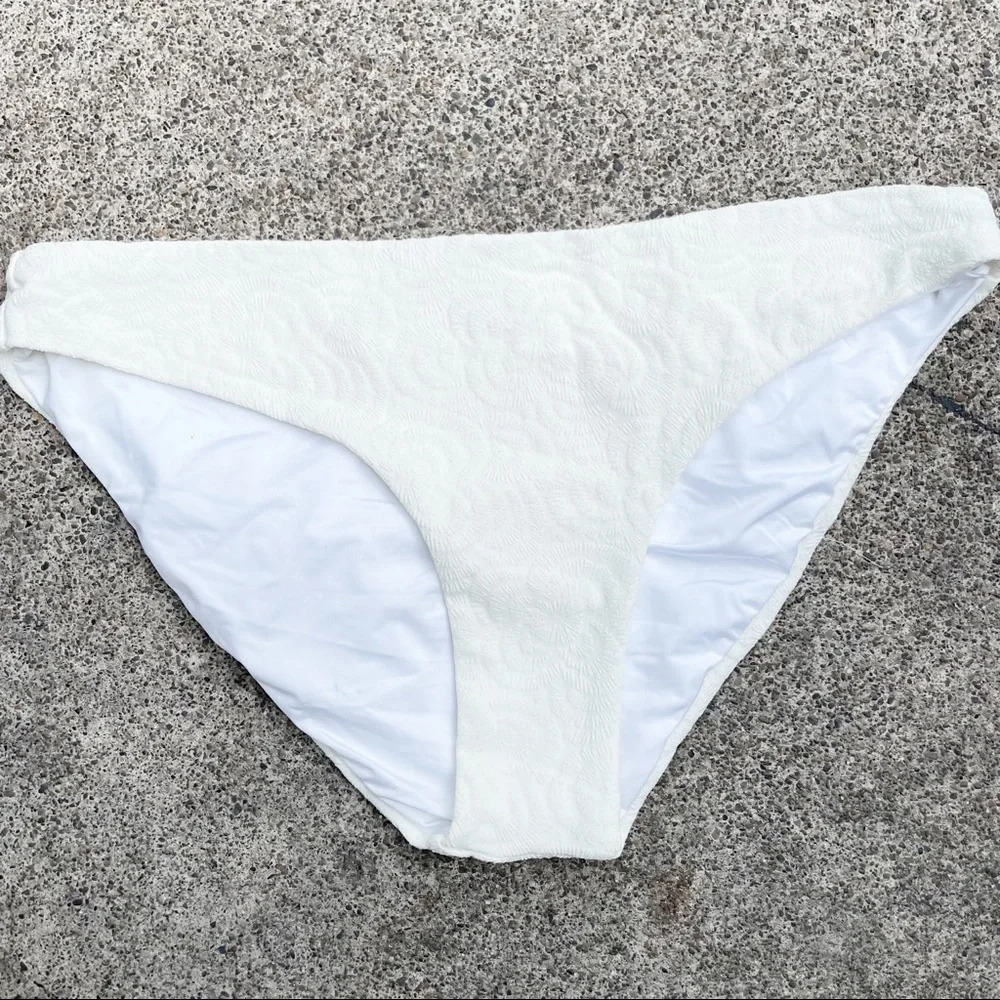 NWOT Onia lily floral textured bikini bottoms Sz L